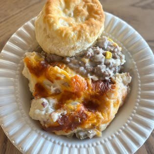 Biscuit & sausage gravy casserole